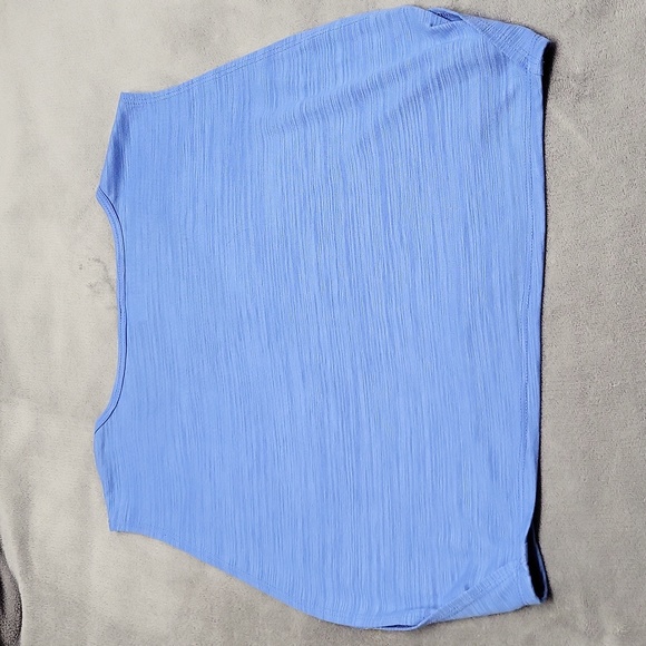 Like New Split Side Crop Tank - Picture 7 of 7